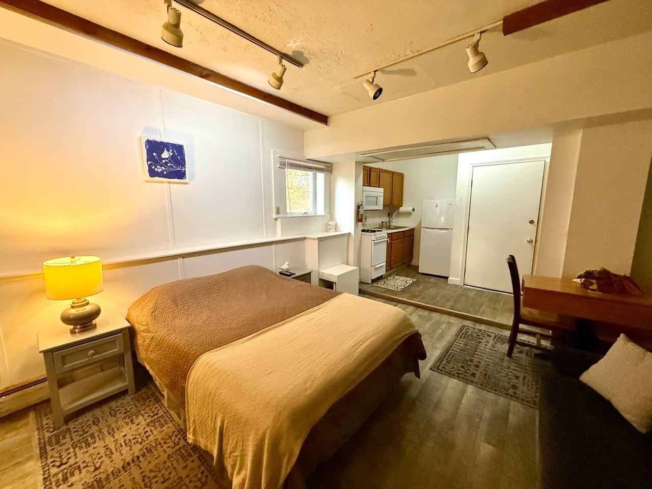 383 College Street - Photo 5 of 17