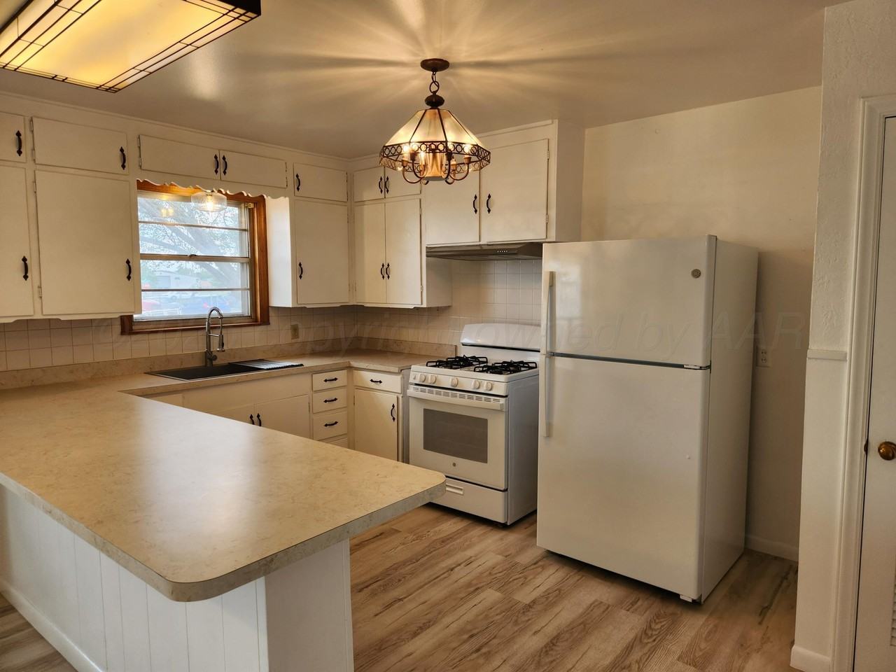 411 N Prospect St - Photo 4 of 17