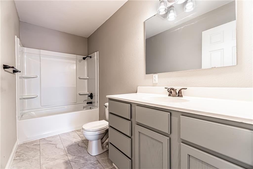 1014 N Hico St #B - Photo 3 of 9