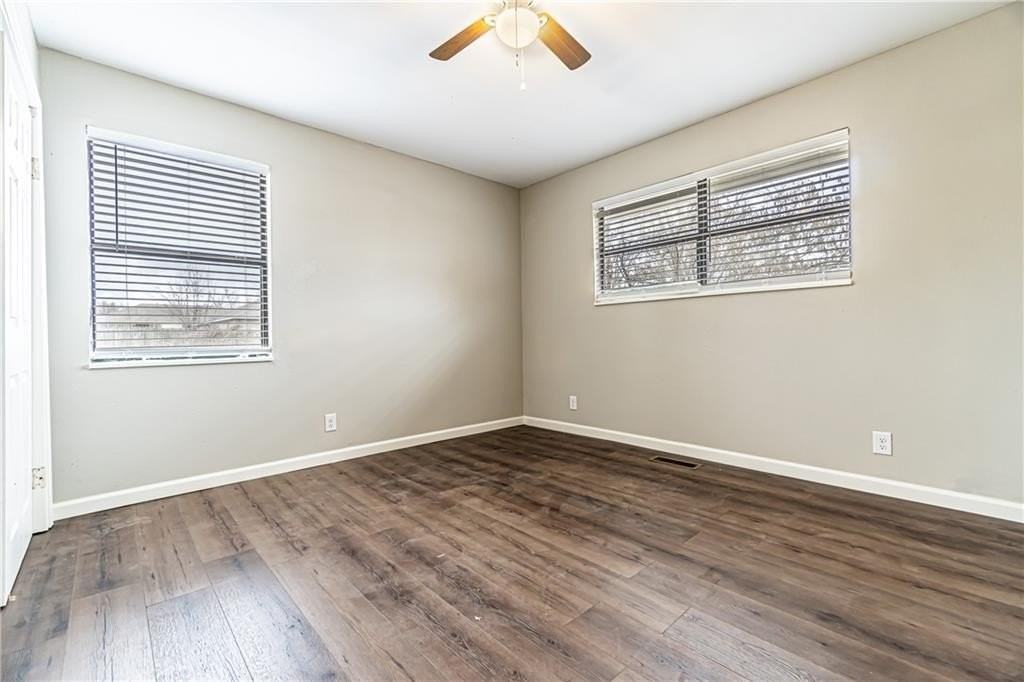 1014 N Hico St #B - Photo 4 of 9