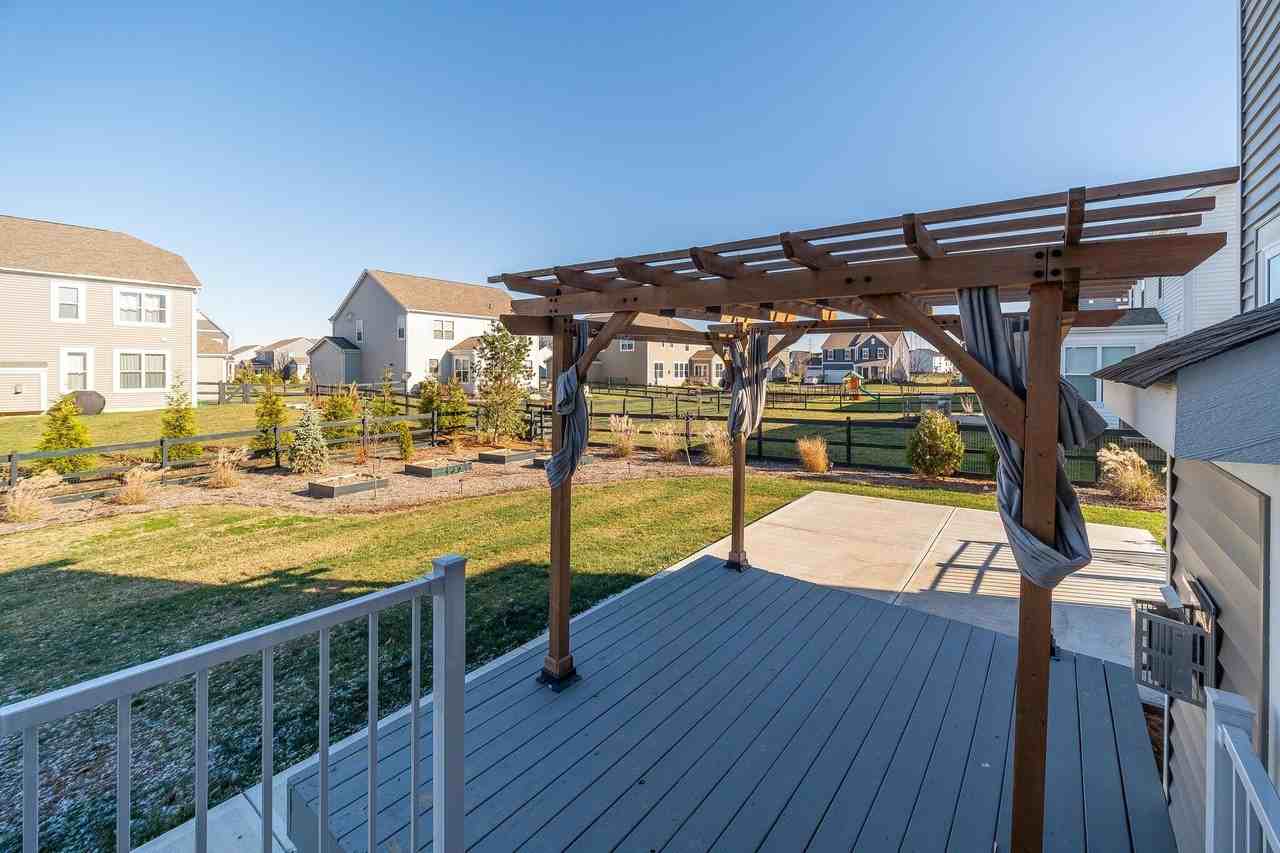 4032 Stonehill Way - Photo 5 of 50