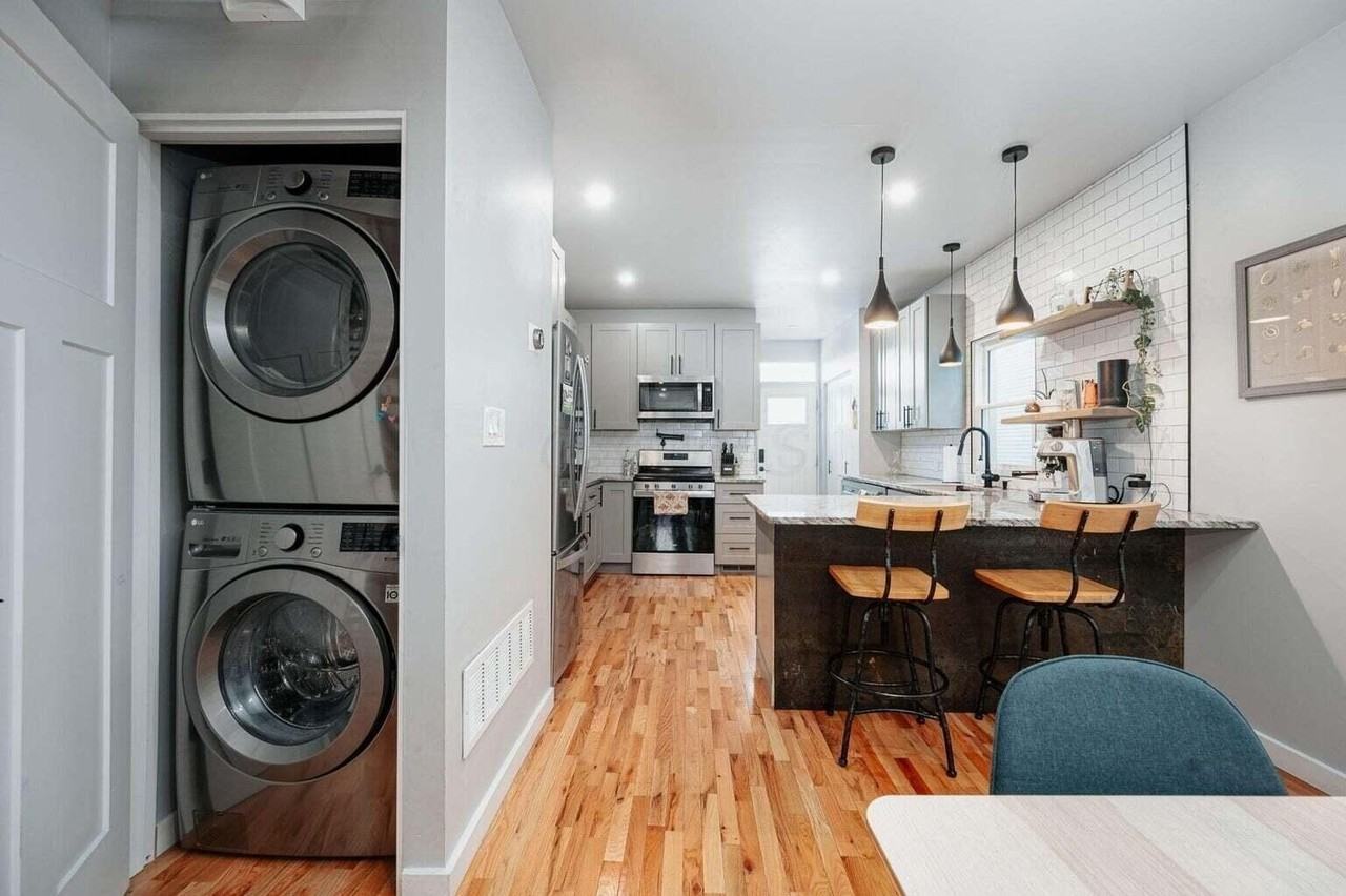 1151 Summit St - Photo 6 of 23