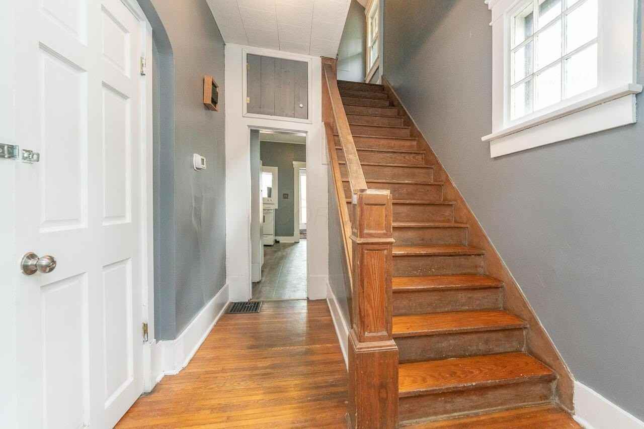 2158 Indiana Ave - Photo 4 of 28