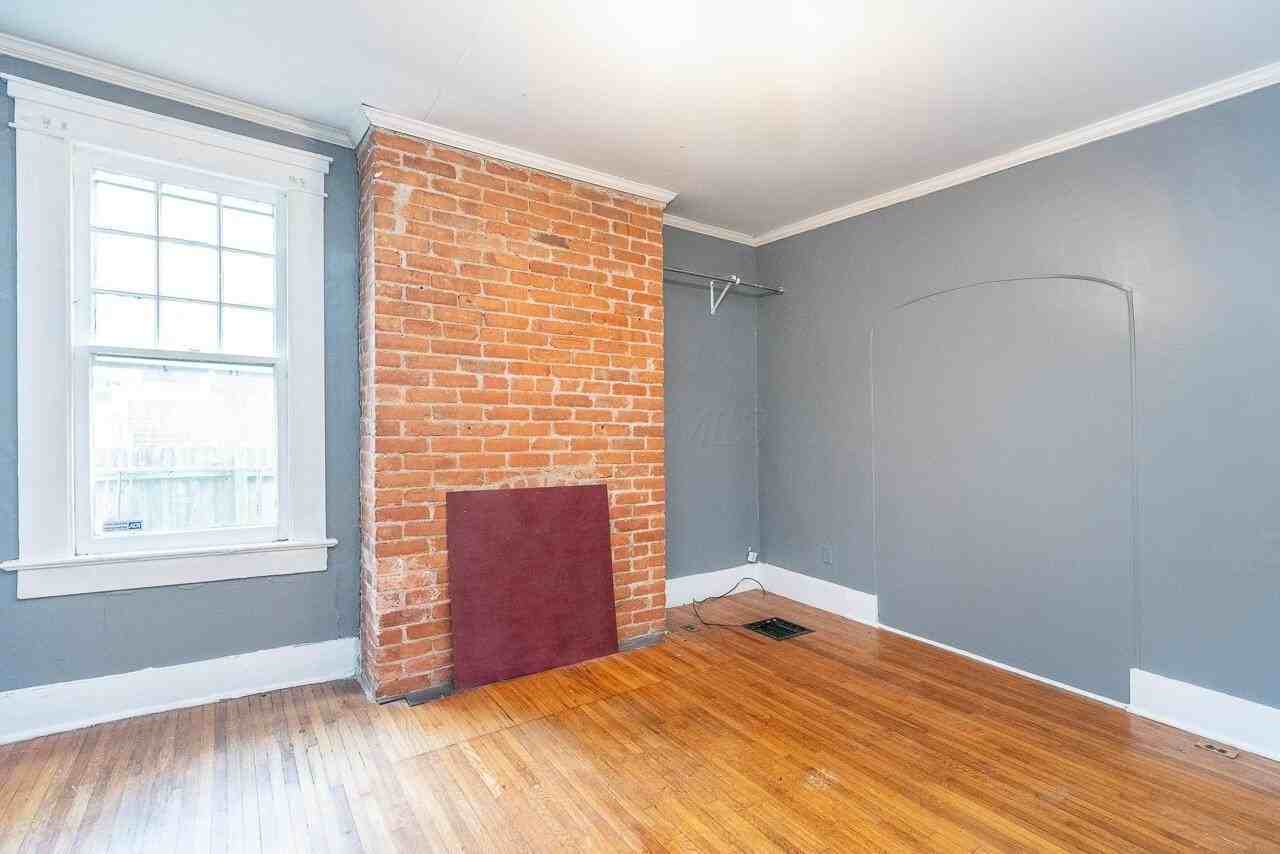 2158 Indiana Ave - Photo 5 of 28