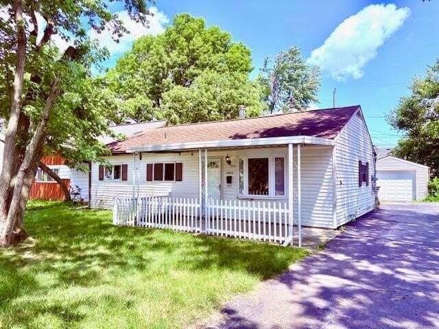 4052 Ural Avenue - Photo 2 of 13