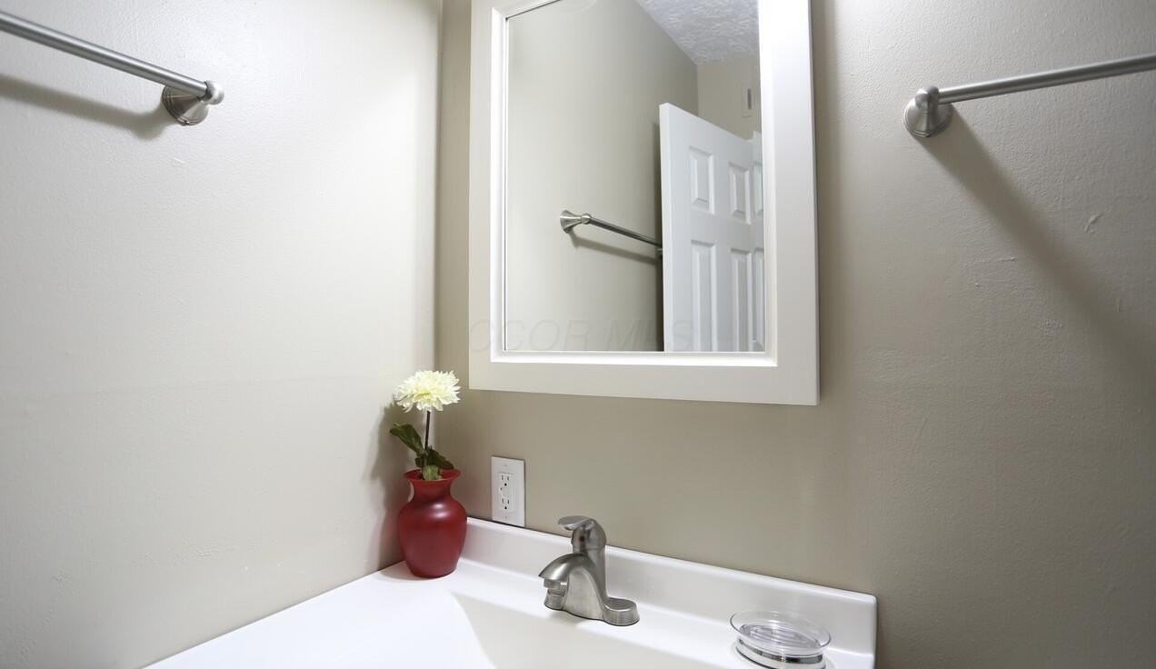 858 Kinnear Rd - Photo 6 of 18