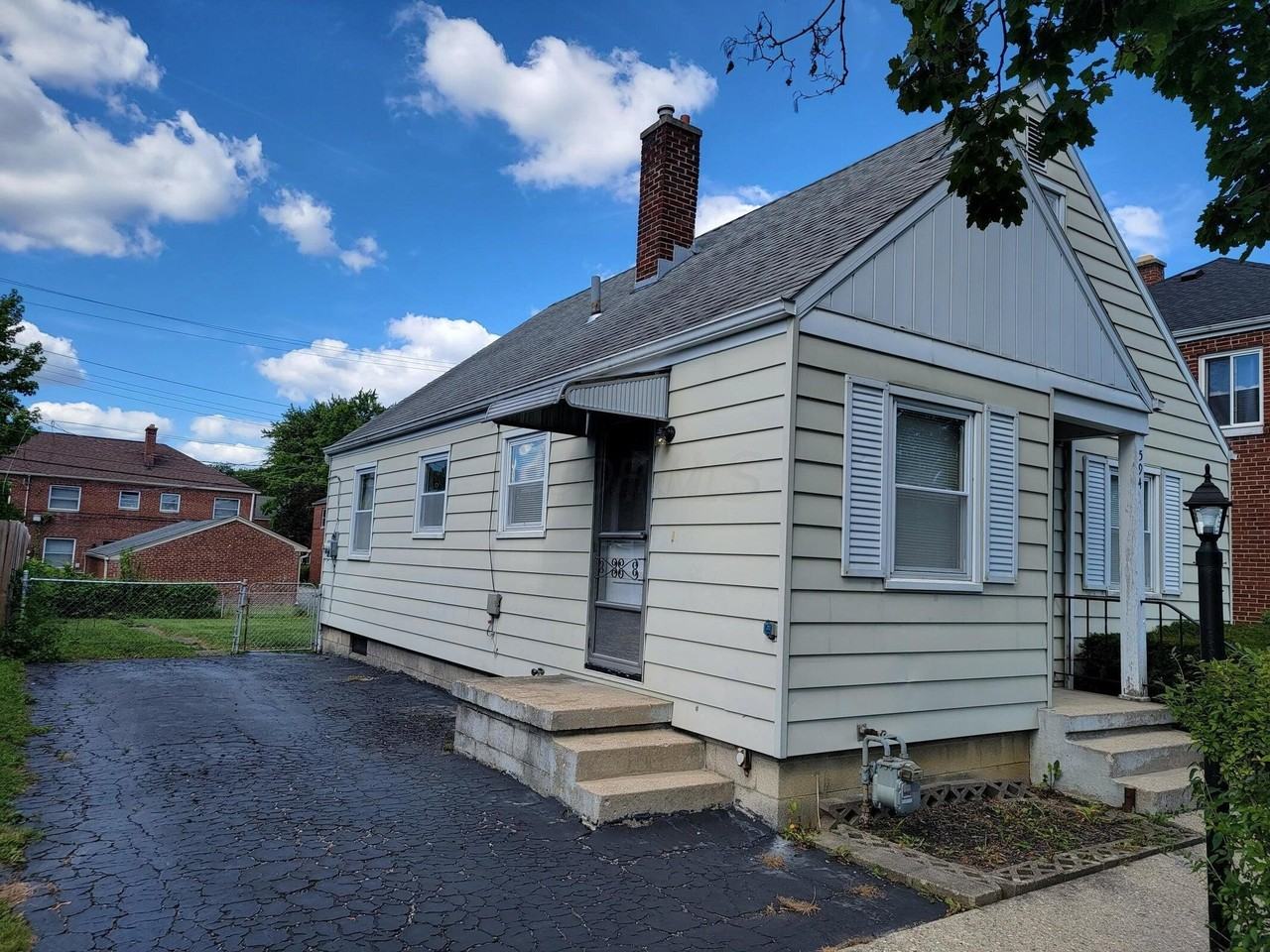 594 Chatham Rd - Photo 2 of 22