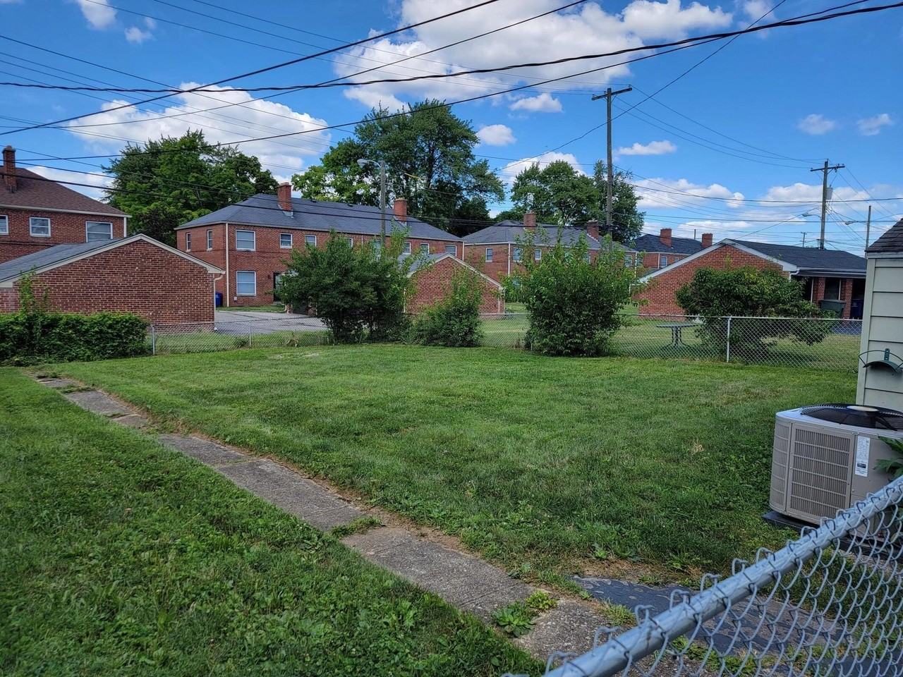 594 Chatham Rd - Photo 4 of 22