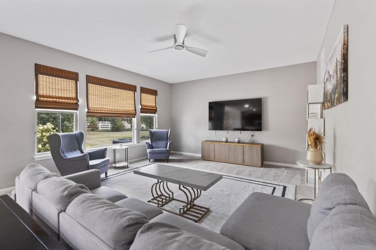 6185 Dietz Dr - Photo 6 of 24