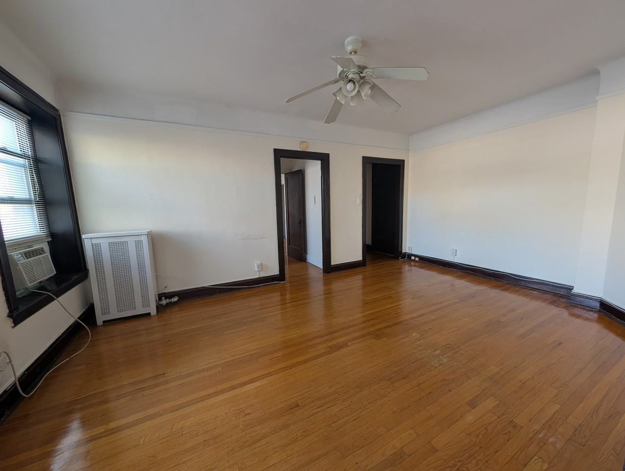 5704 S Harper Ave #206 - Photo 3 of 8