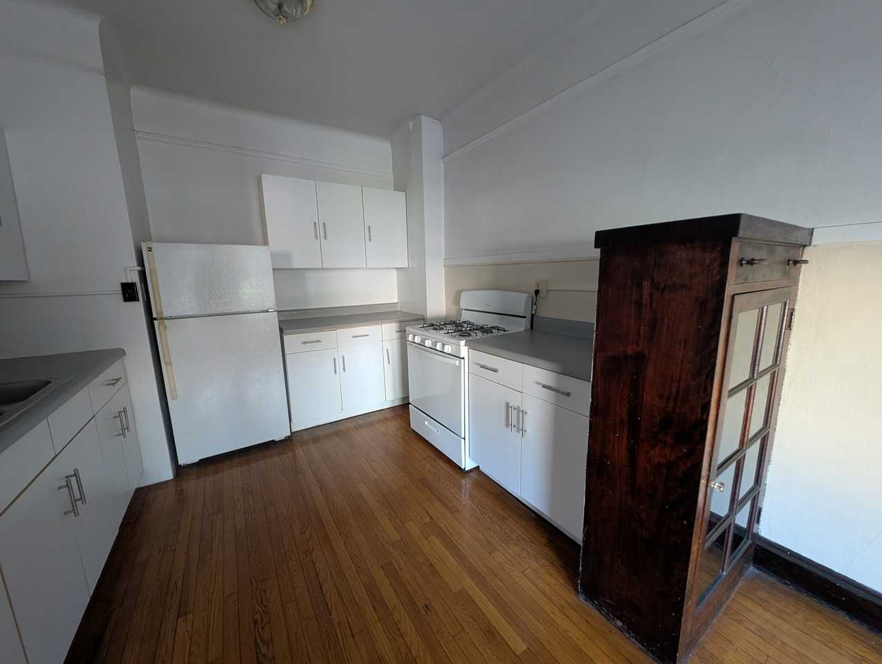 5704 S Harper Ave #206 - Photo 5 of 8