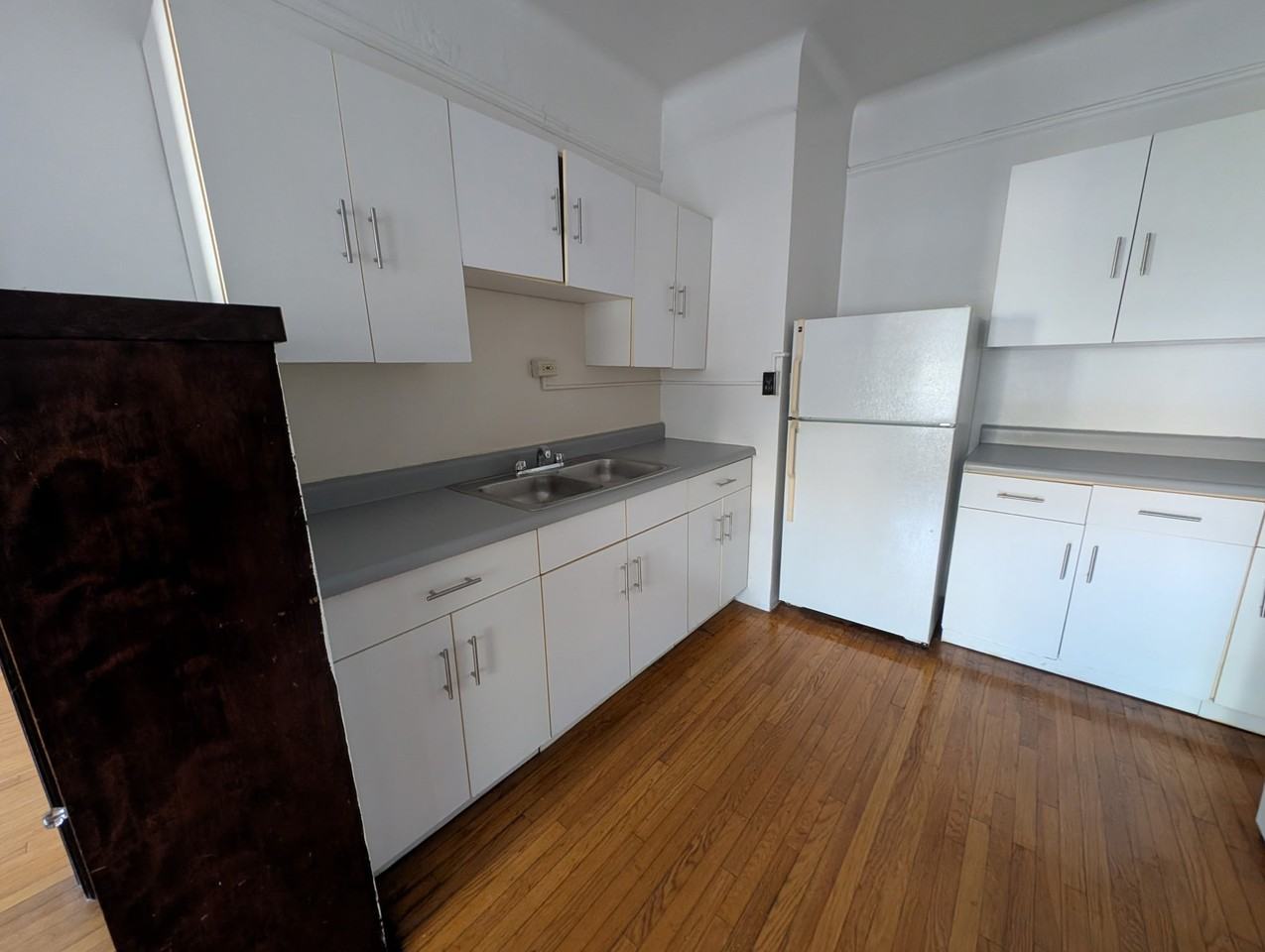 5704 S Harper Ave #206 - Photo 6 of 8