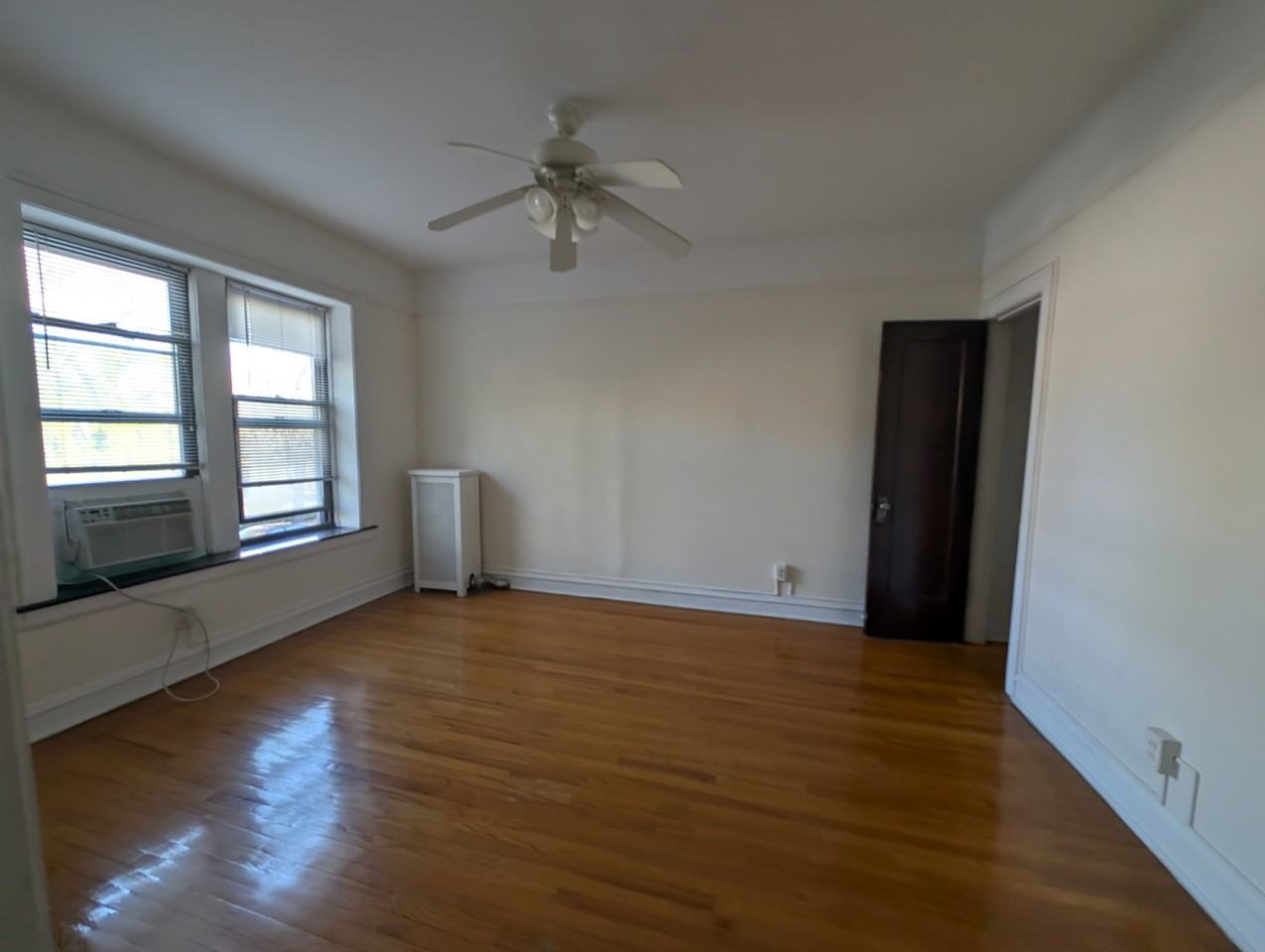 5704 S Harper Ave #206 - Photo 7 of 8