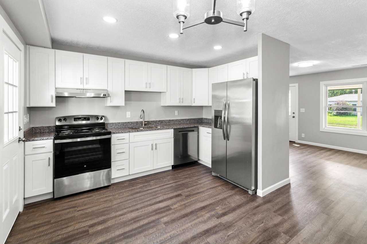 261 Sunset Dr S - Photo 4 of 28