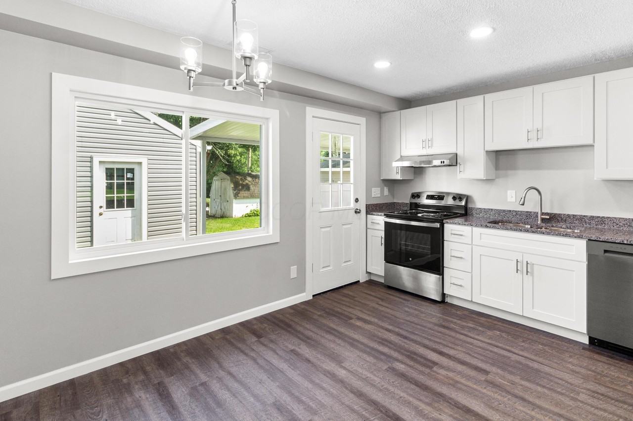 261 Sunset Dr S - Photo 5 of 28