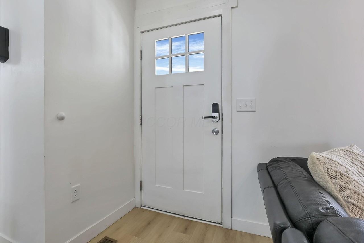 1466 Hamlet St - Photo 4 of 50