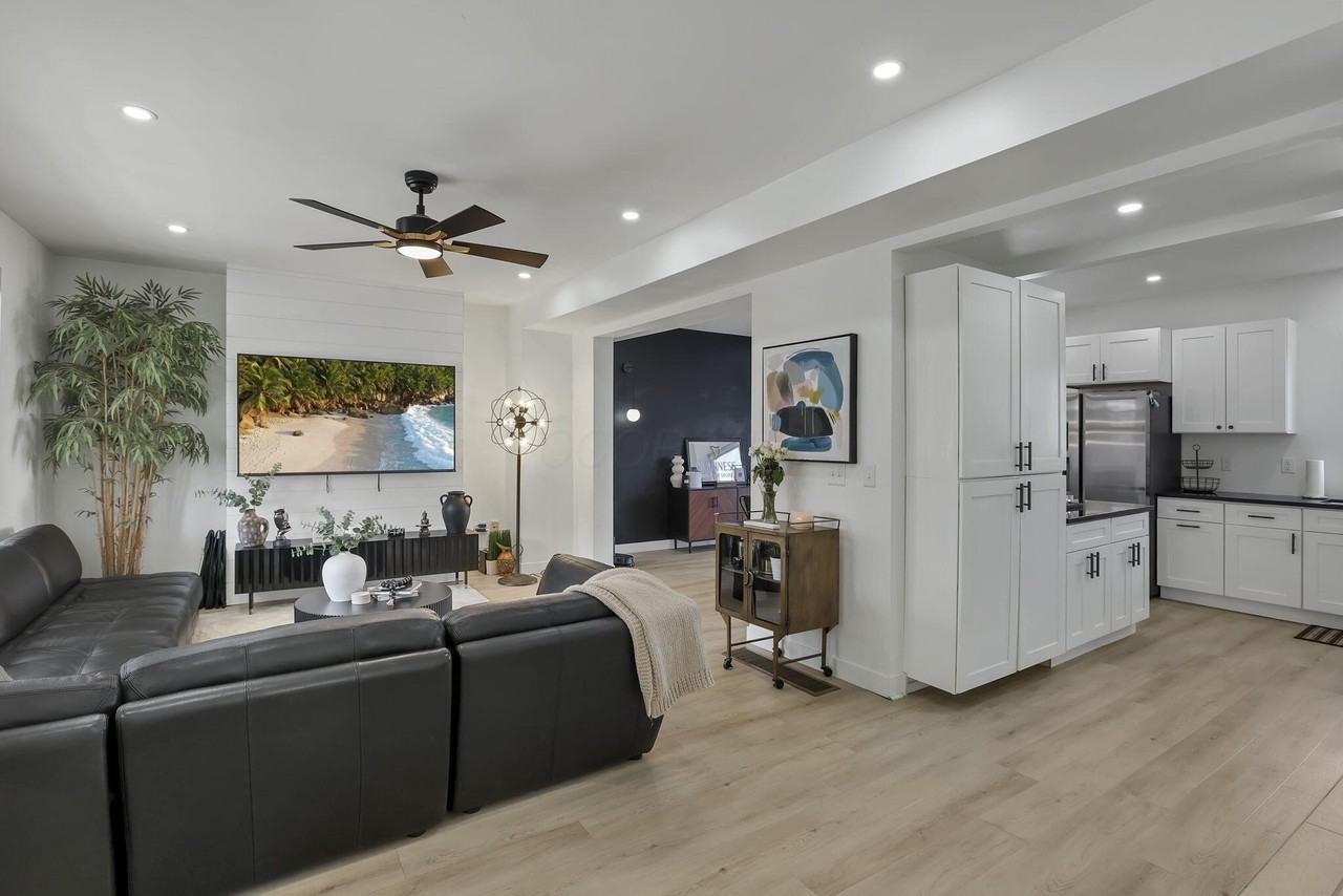 1466 Hamlet St - Photo 6 of 50