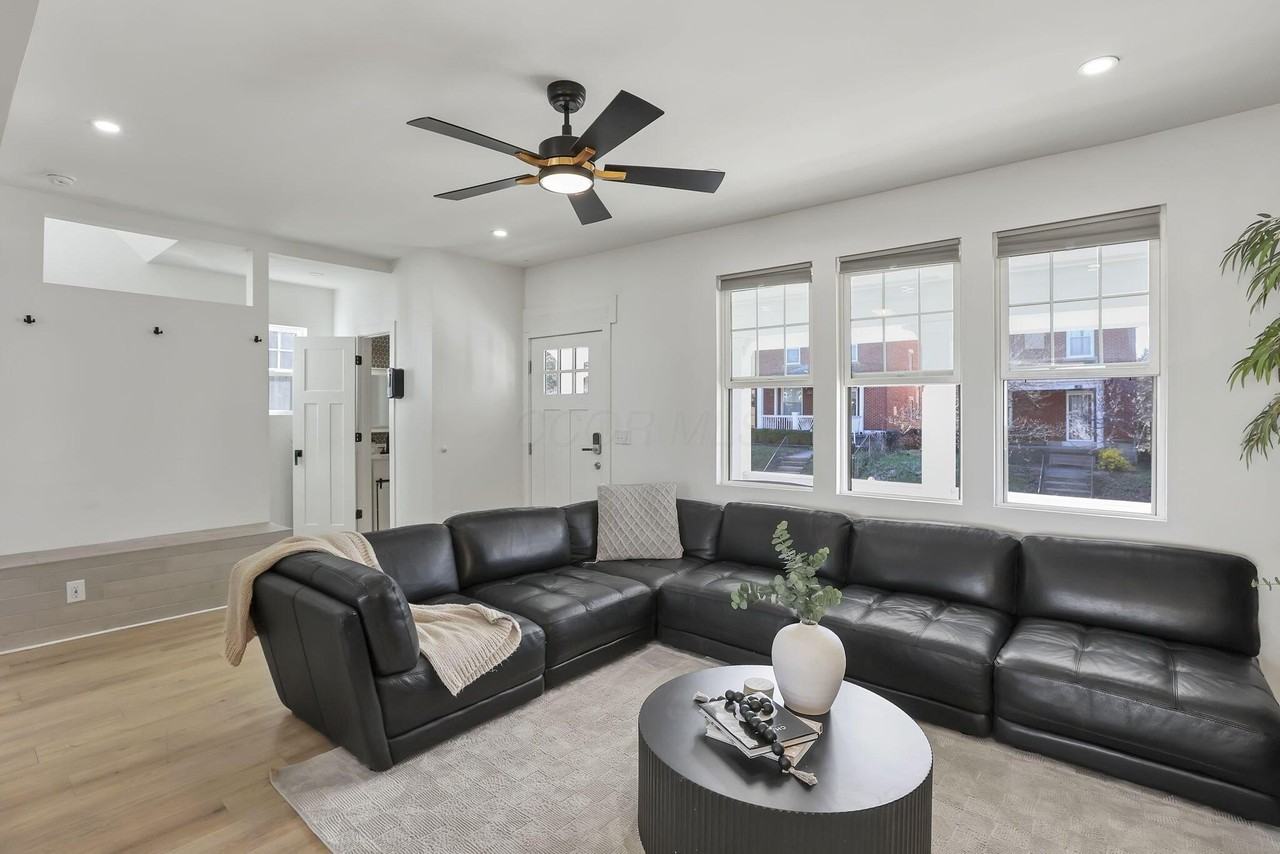 1466 Hamlet St - Photo 7 of 50