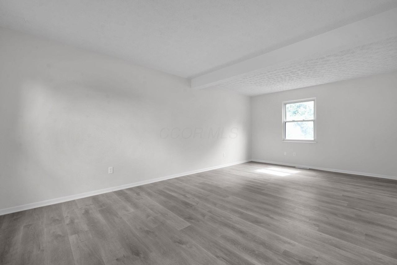 3302 Sundale Rd - Photo 3 of 15