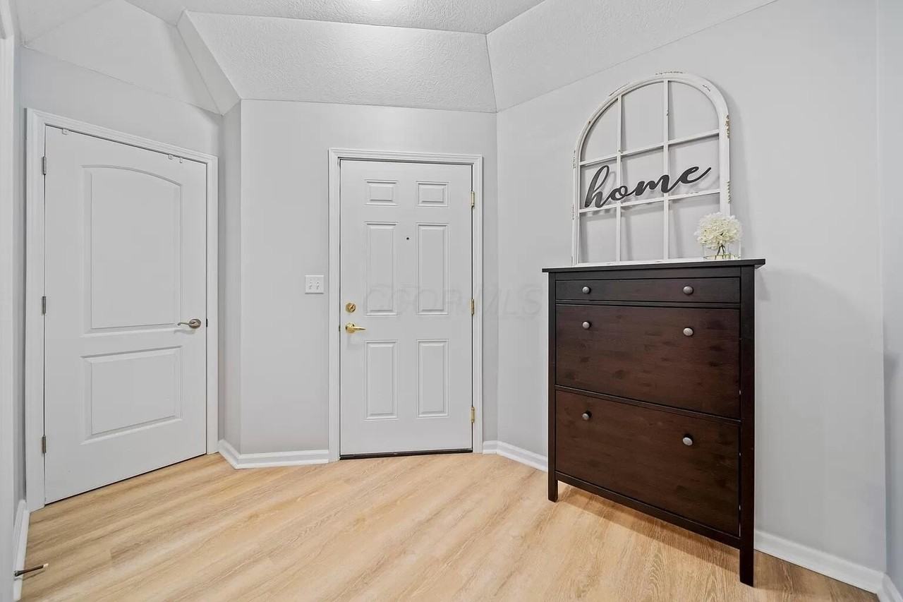 7774 Essex Gate Dr S - Photo 2 of 28