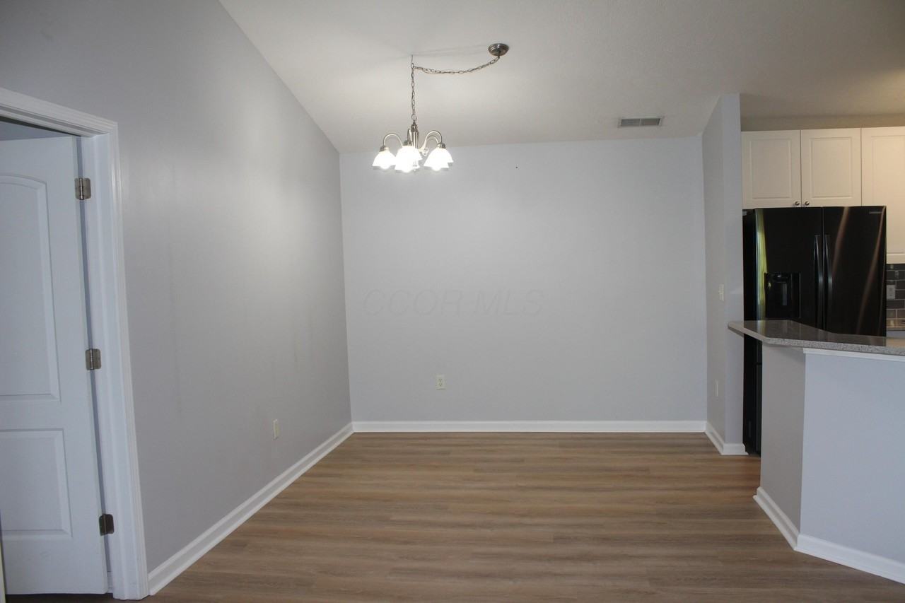 7774 Essex Gate Dr S - Photo 5 of 28