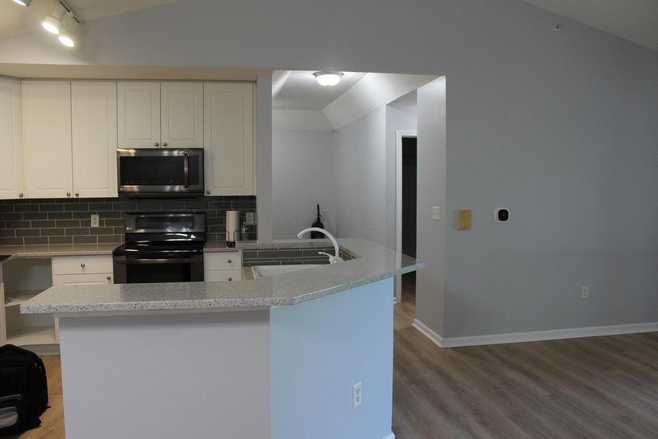 7774 Essex Gate Dr S - Photo 6 of 28