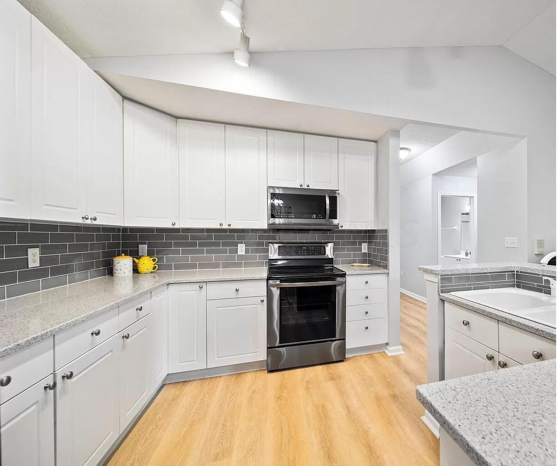 7774 Essex Gate Dr S - Photo 7 of 28