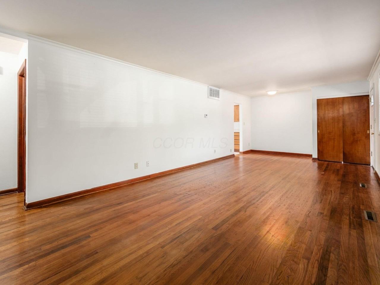 1140 Eastfield Rd - Photo 3 of 29