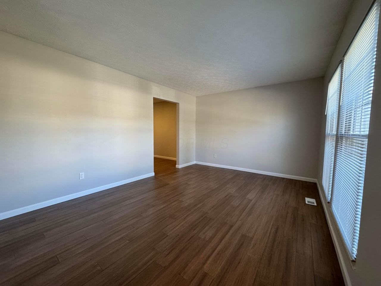 361 Saint Thomas Dr - Photo 5 of 39