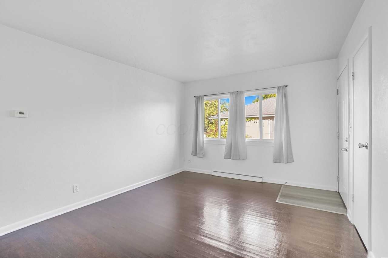 1927 Vaughn Street - Photo 3 of 23