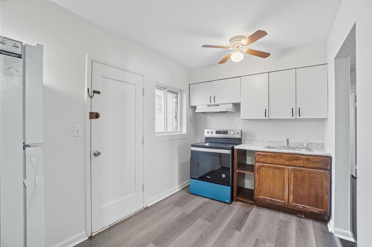 1927 Vaughn Street - Photo 4 of 23