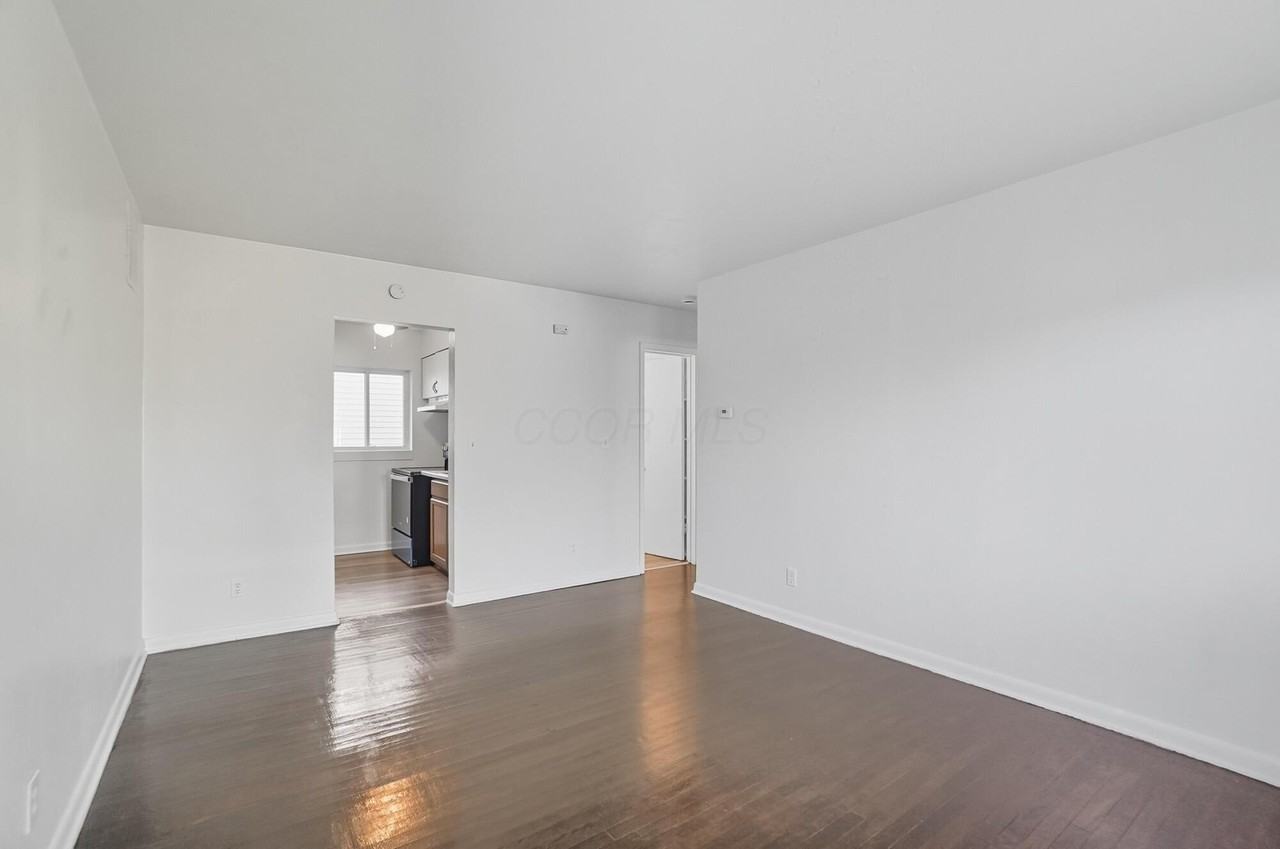 1927 Vaughn Street - Photo 6 of 23