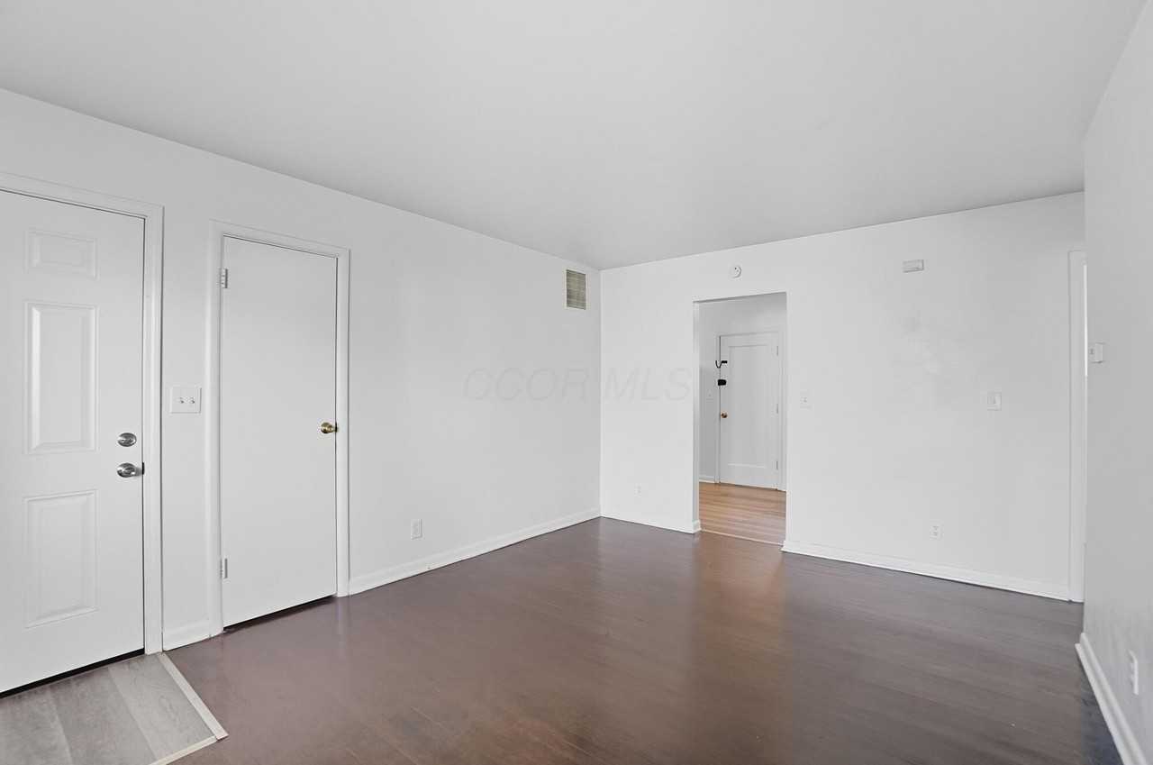 1927 Vaughn Street - Photo 7 of 23