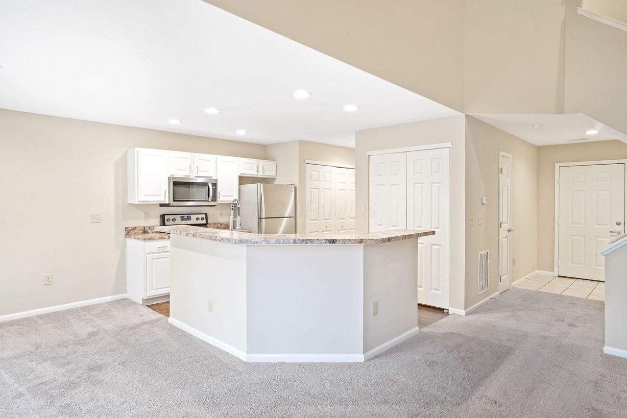 5303 Wilcox Rd - Photo 6 of 34