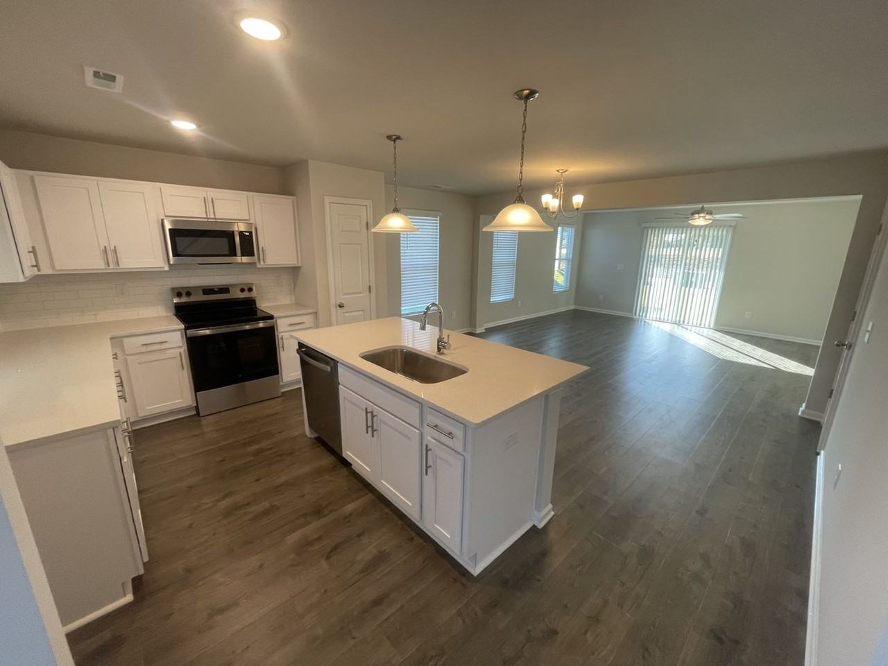 1001 Peony Ln - Photo 2 of 14