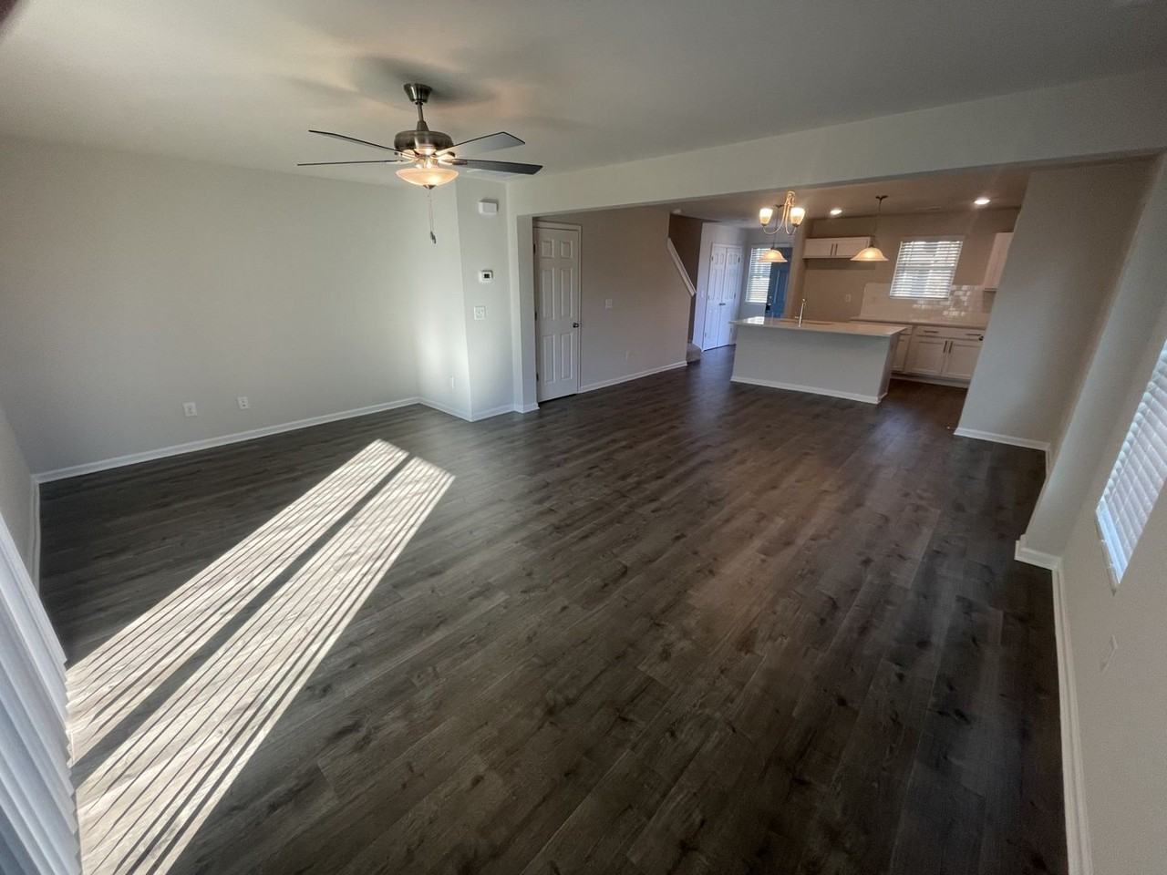 1001 Peony Ln - Photo 3 of 14