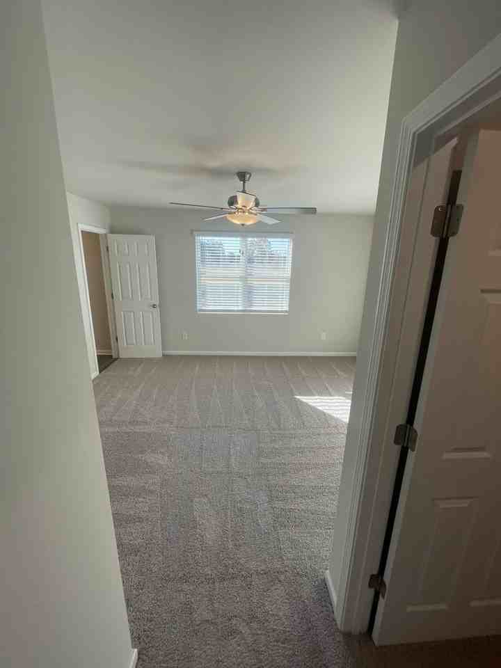 1001 Peony Ln - Photo 6 of 14