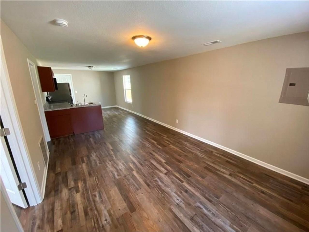 414 W Rock Island St - Photo 2 of 7