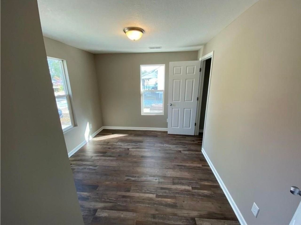 414 W Rock Island St - Photo 3 of 7