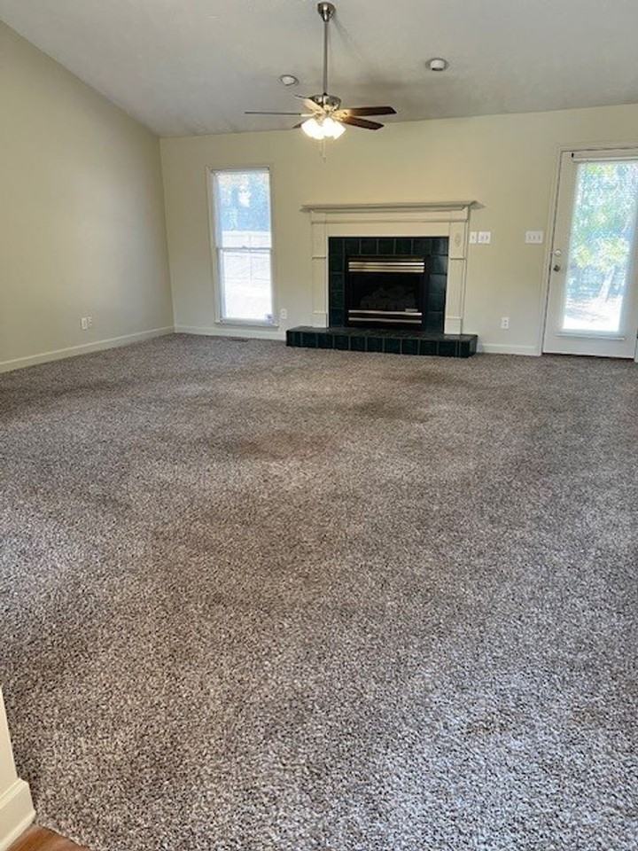 424 Larchmont Rd - Photo 3 of 22