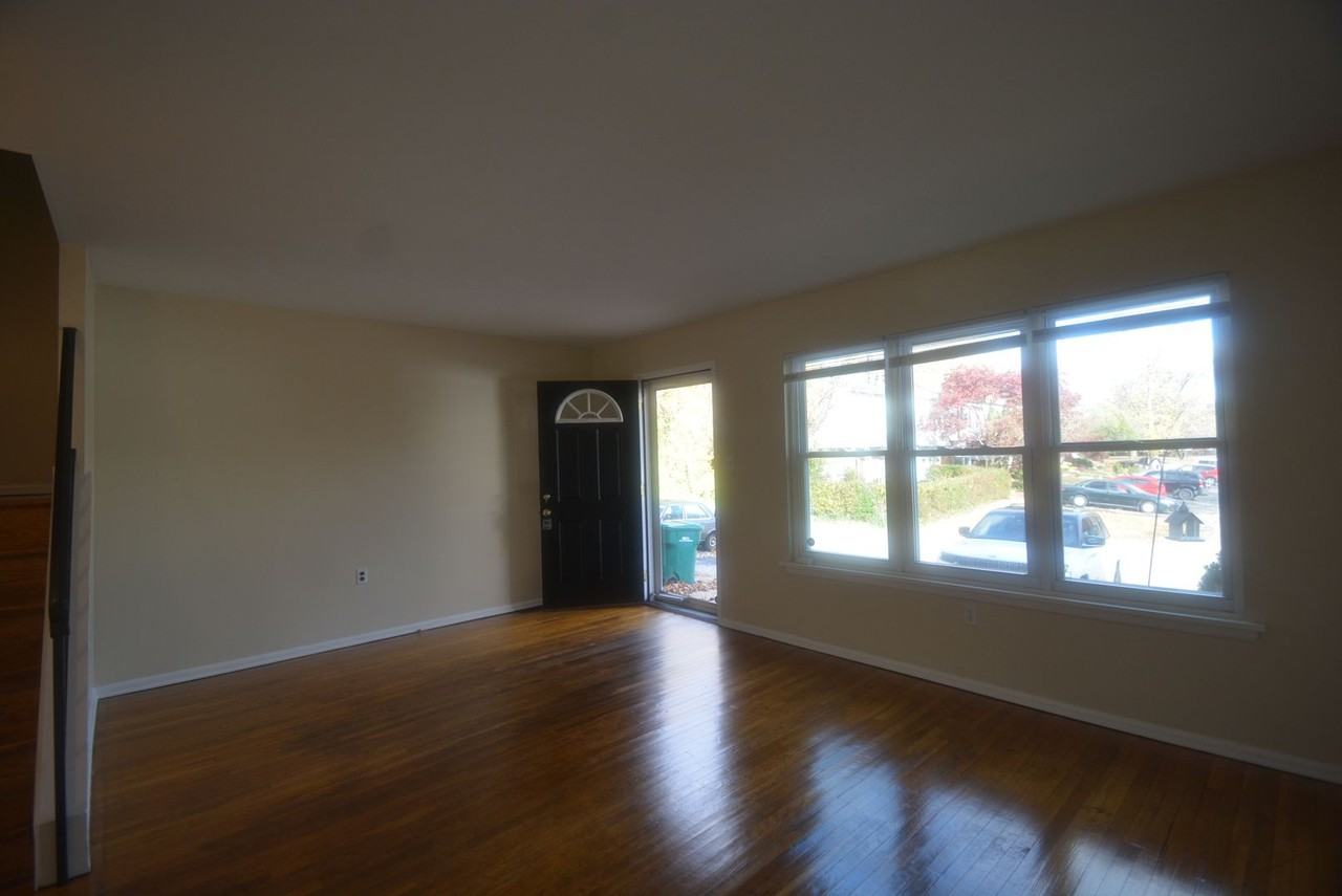 7 Gilbert Ct - Photo 4 of 41