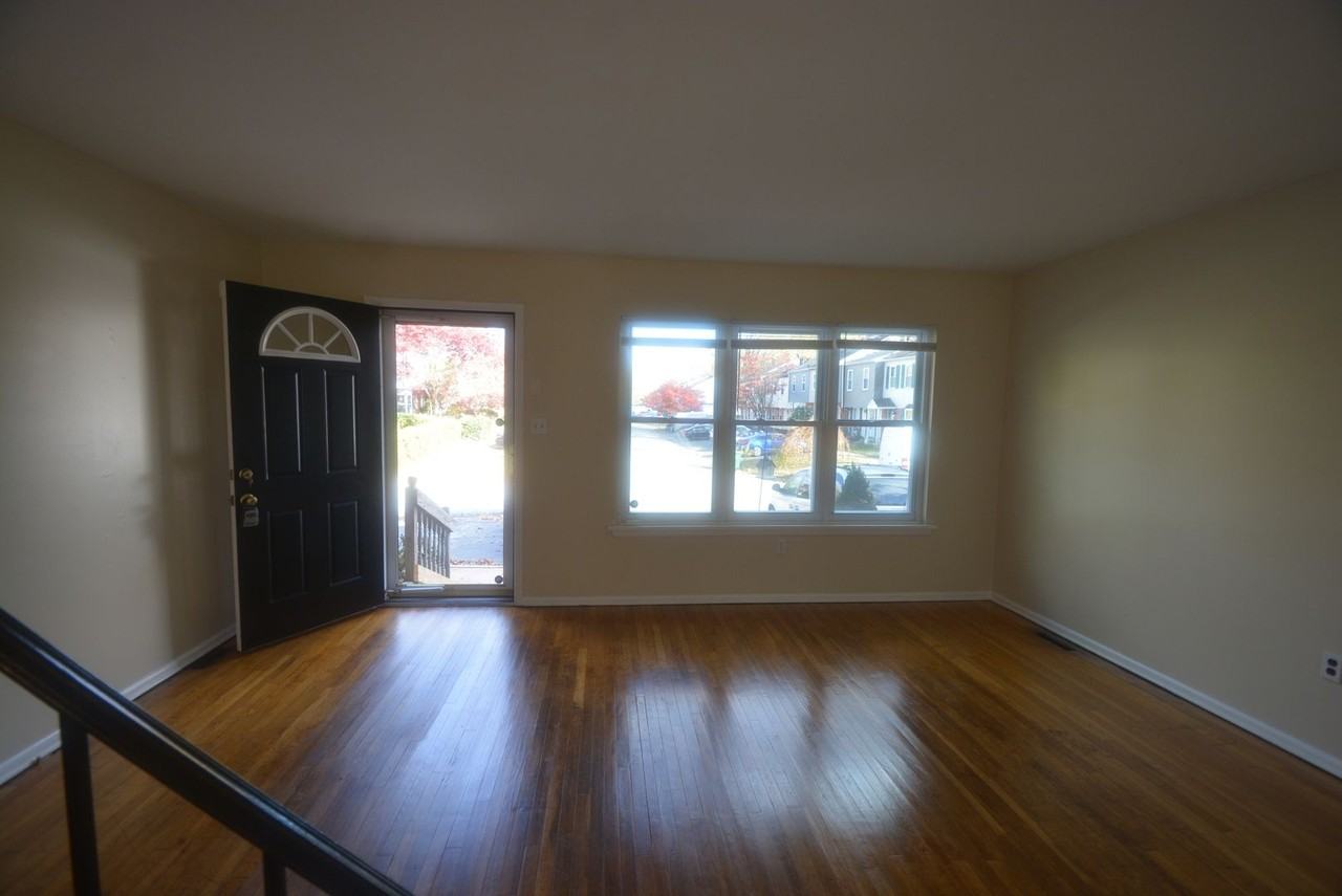7 Gilbert Ct - Photo 7 of 41