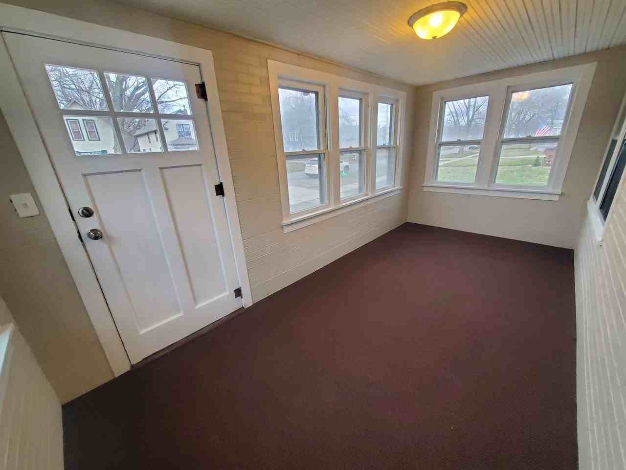 240 E Dunham Ave - Photo 2 of 31