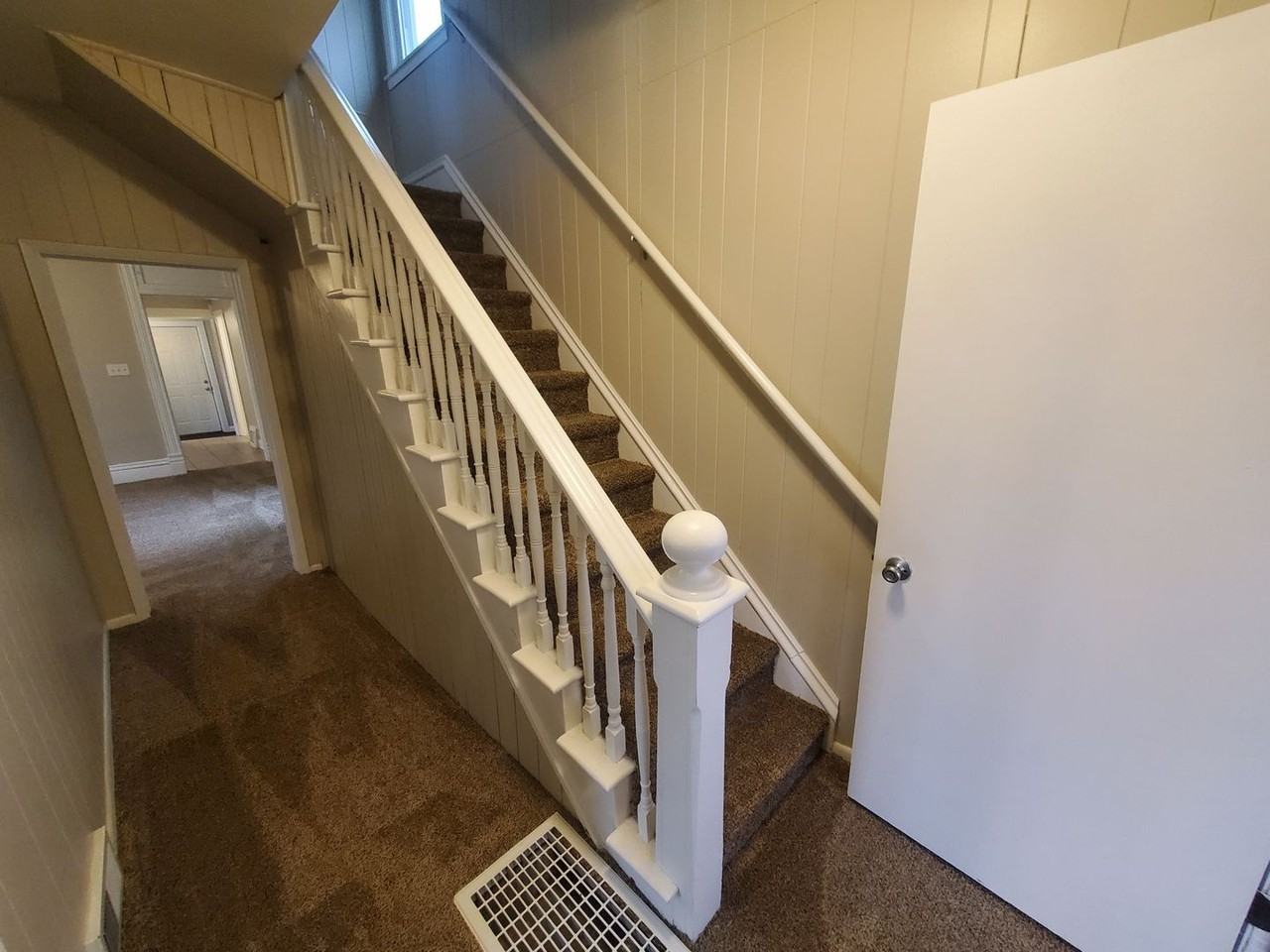 240 E Dunham Ave - Photo 3 of 31