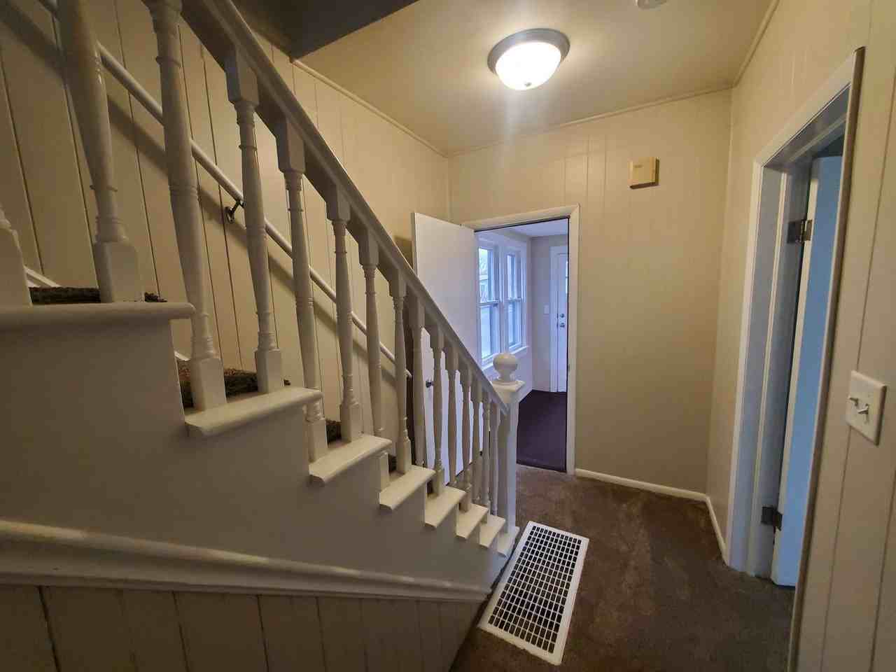 240 E Dunham Ave - Photo 4 of 31