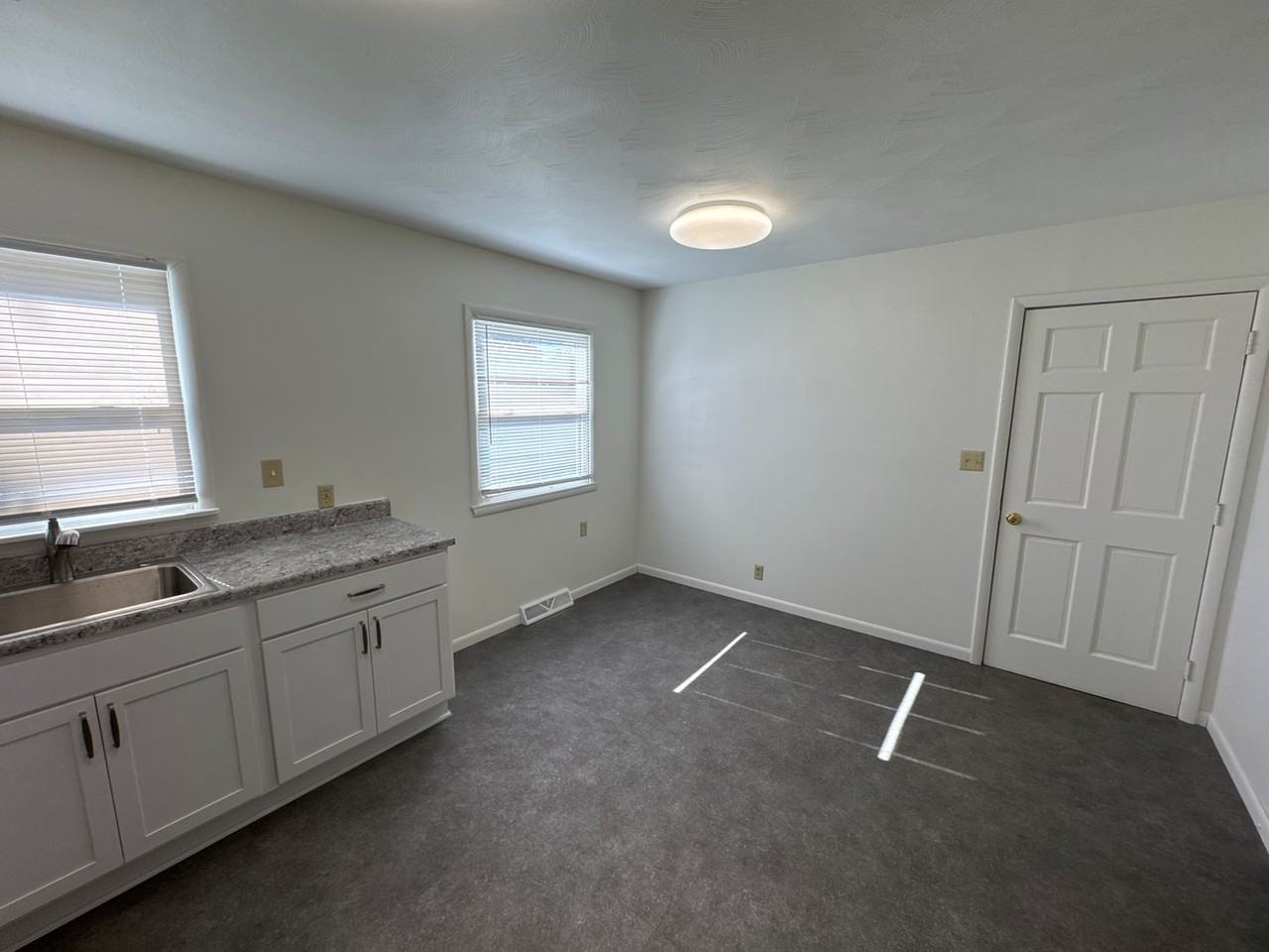 1336 West Broadmoor Street - Photo 5 of 10