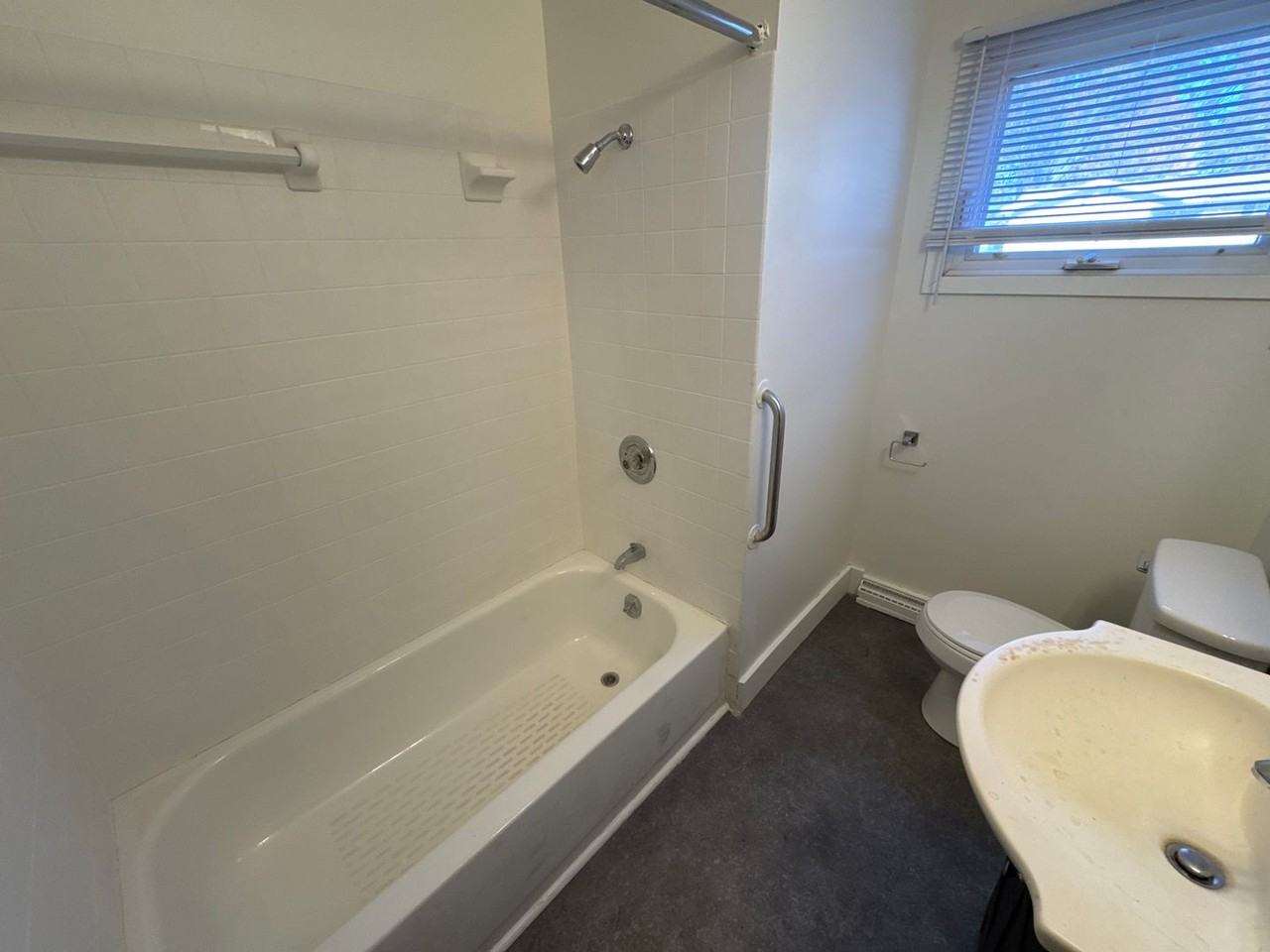 1336 West Broadmoor Street - Photo 7 of 10