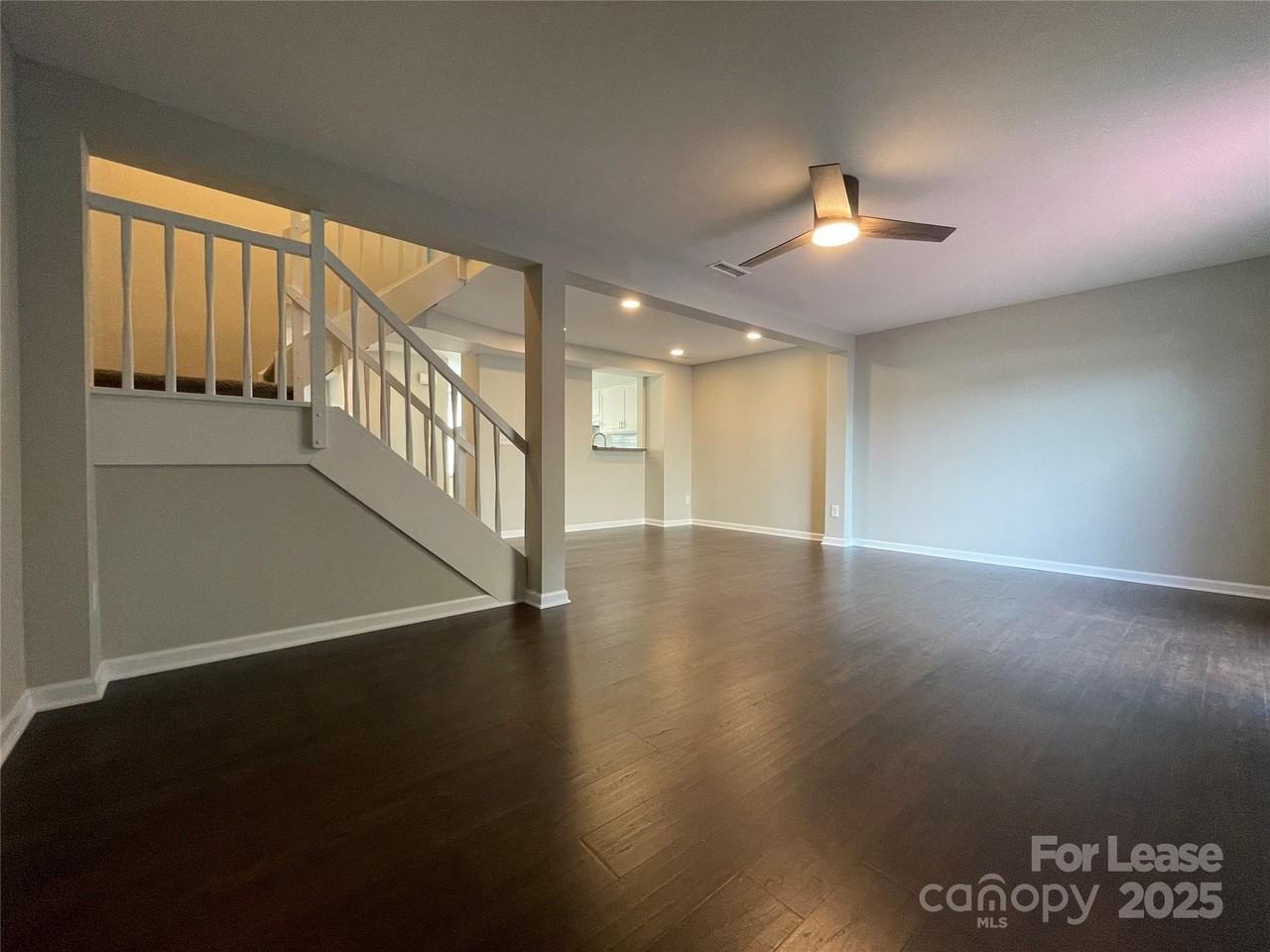 232 Water Oak Dr #185 - Photo 2 of 18