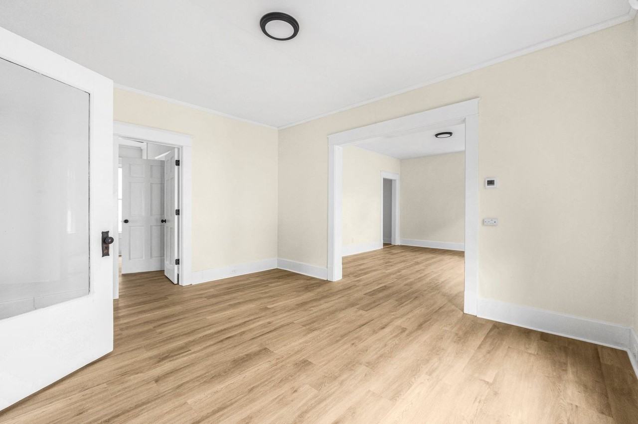 110 North Sheridan Street - Photo 2 of 38