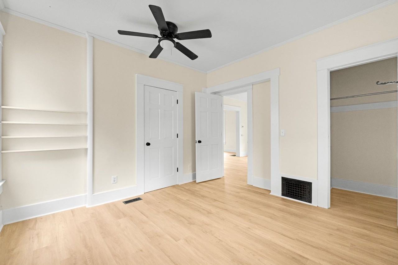 110 North Sheridan Street - Photo 3 of 38